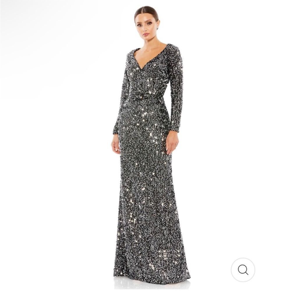 Mac Duggal Long Sleeved Sequined V-Neck Gown Black/Silver NWT size 4